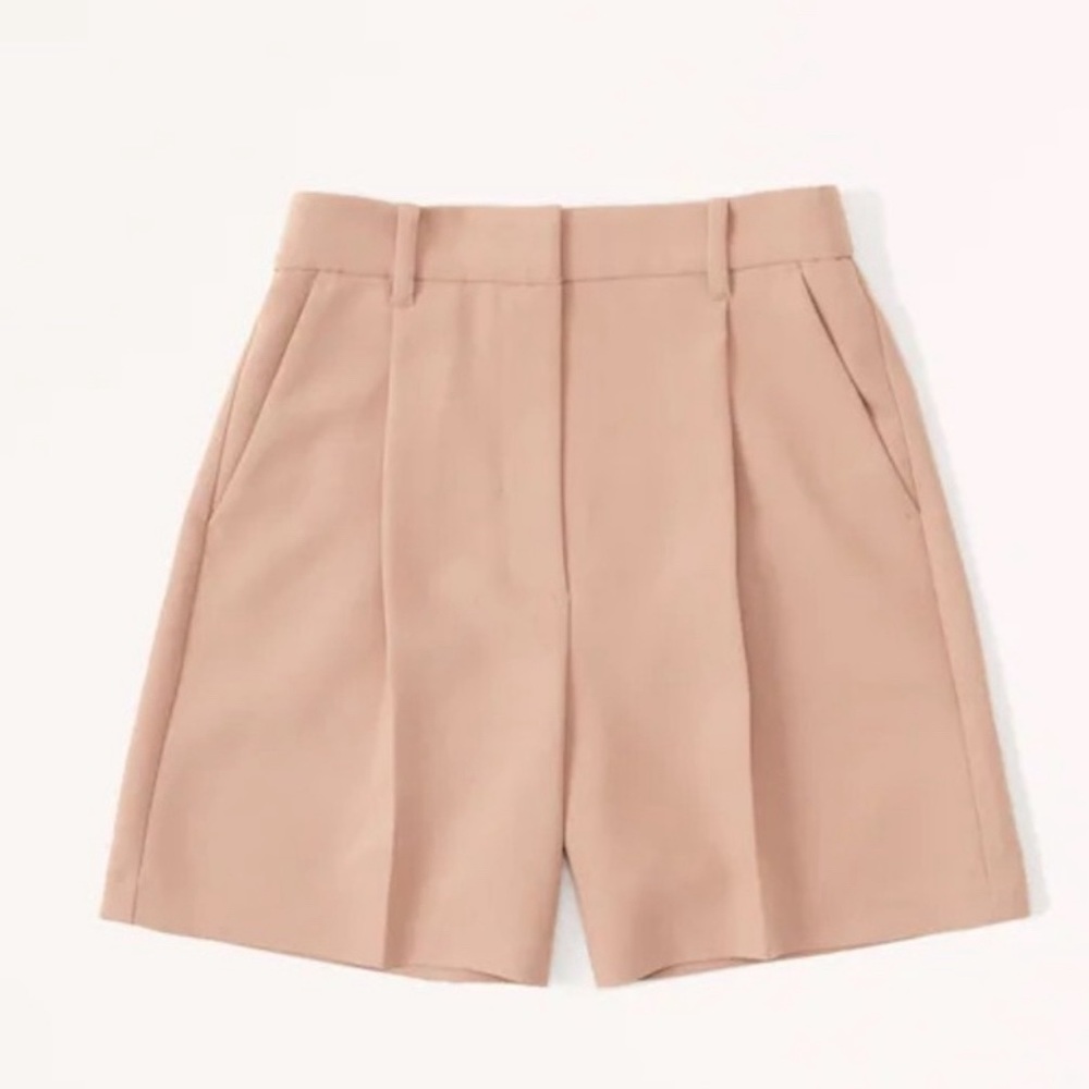 💥NWT💥 Abercrombie & Fitch Ultra High Rise Tailored Short - SZ S - Light Brown